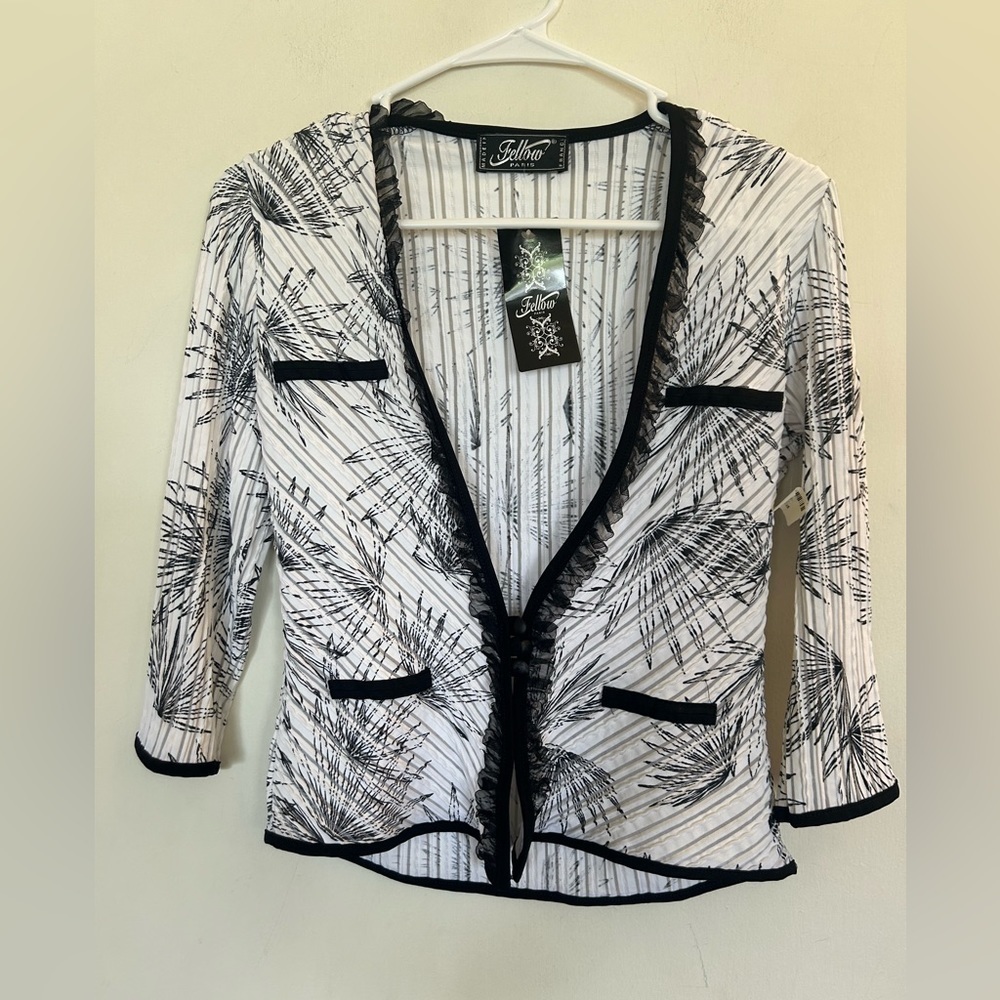 NWT Fellow Paris Made in France ladies Lightweight Blazer/top